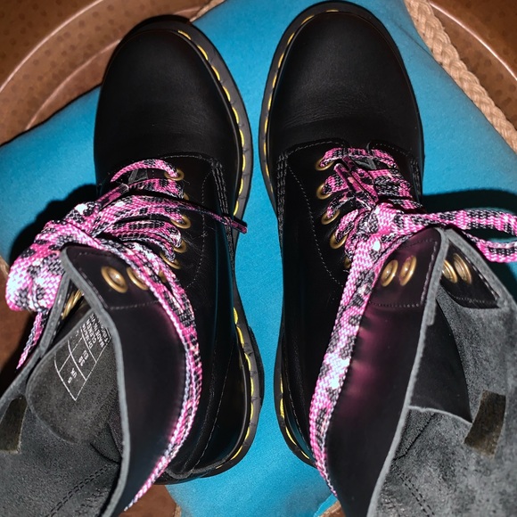 Dr Martens Black smooth leather heeled ankle boot Ladies size 7 - Picture 8 of 8